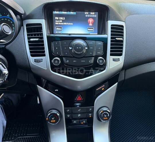 Chevrolet Cruze-12