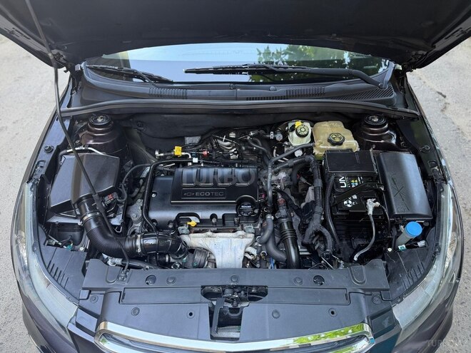 Chevrolet Cruze-13