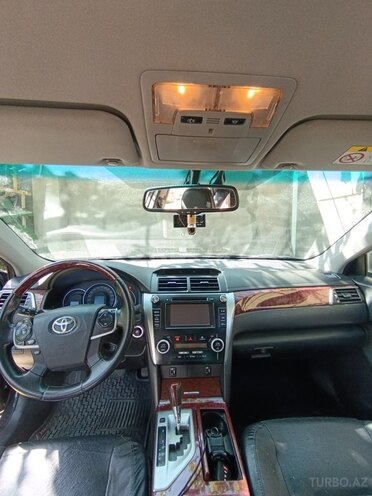 Toyota Camry-13