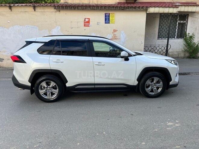 Toyota RAV4-9