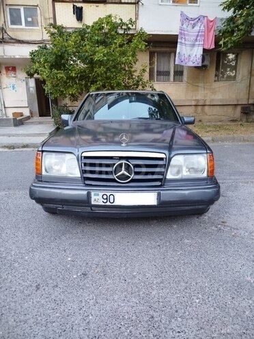 Mercedes E 200-1