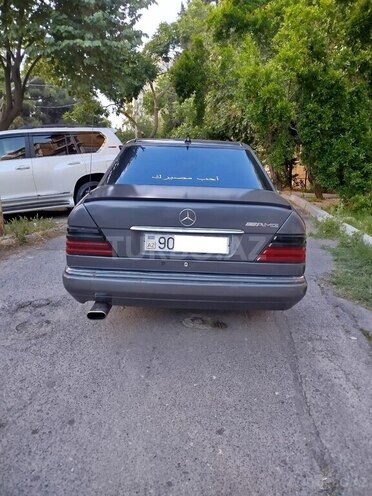 Mercedes E 200-2