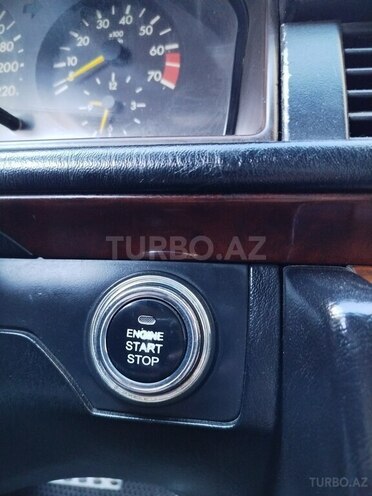 Mercedes E 200-11