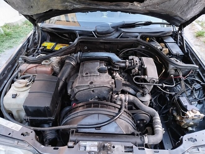 Mercedes E 200-17