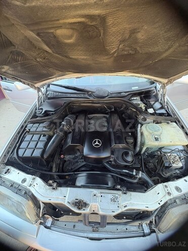 Mercedes C 240-11