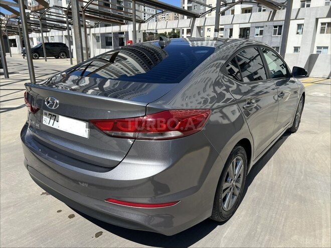 Hyundai Elantra-7