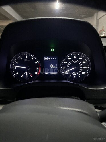 Hyundai Elantra-15