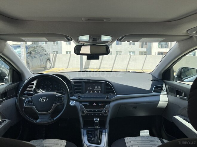 Hyundai Elantra-9