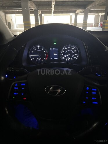 Hyundai Elantra-14