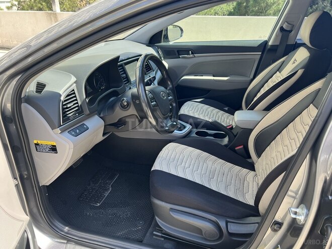 Hyundai Elantra-10