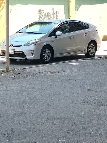 Toyota Prius-2