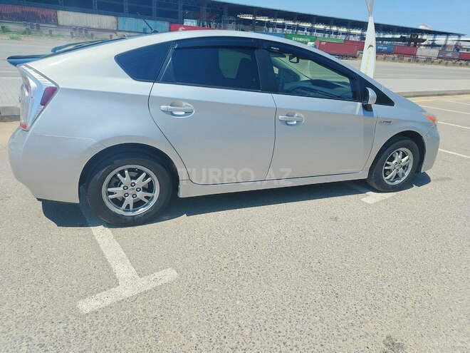 Toyota Prius-4