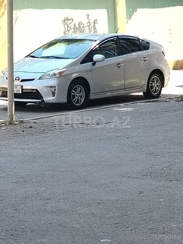 Toyota Prius-14