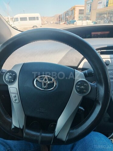 Toyota Prius-13