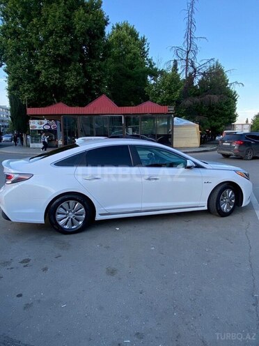 Hyundai Sonata-2