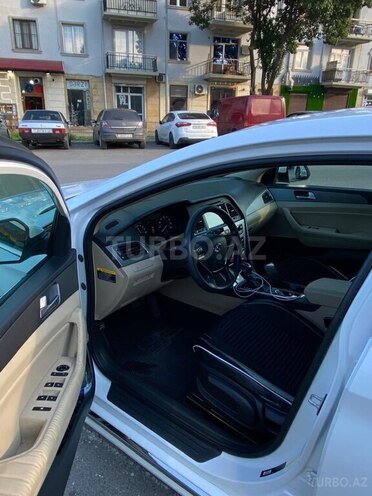 Hyundai Sonata-4