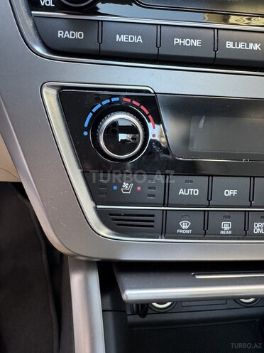 Hyundai Sonata-16