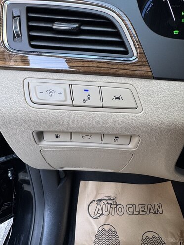 Hyundai Sonata-14