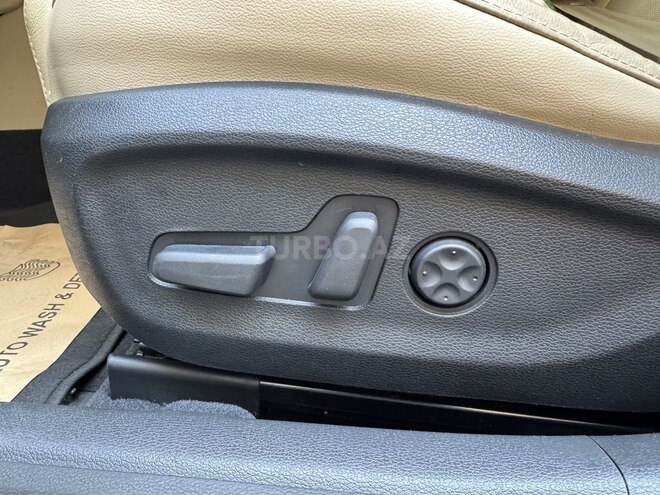 Hyundai Sonata-12