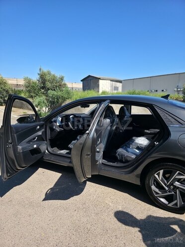Hyundai Elantra-8