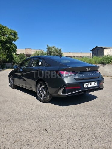 Hyundai Elantra-4