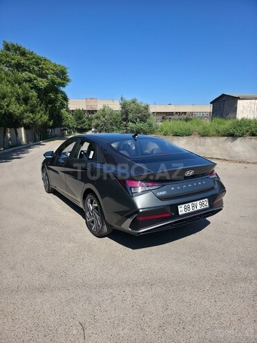 Hyundai Elantra-5