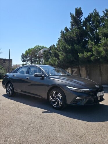 Hyundai Elantra-1