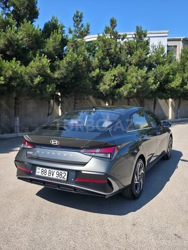 Hyundai Elantra-7