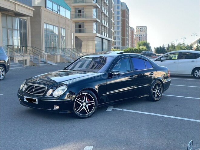 Mercedes E 270-1
