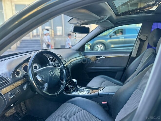 Mercedes E 270-9
