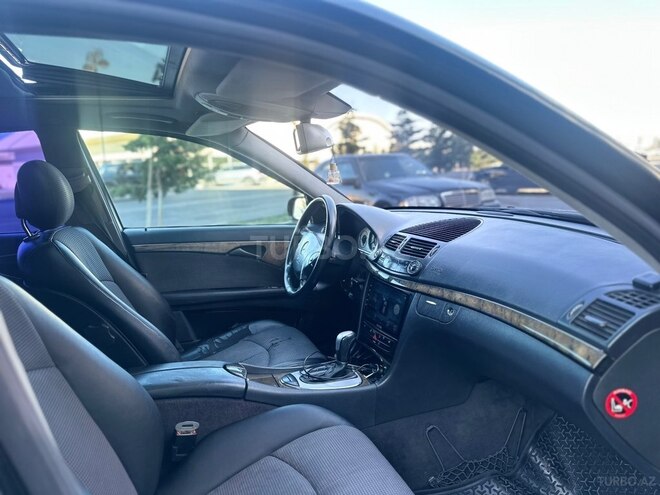 Mercedes E 270-11
