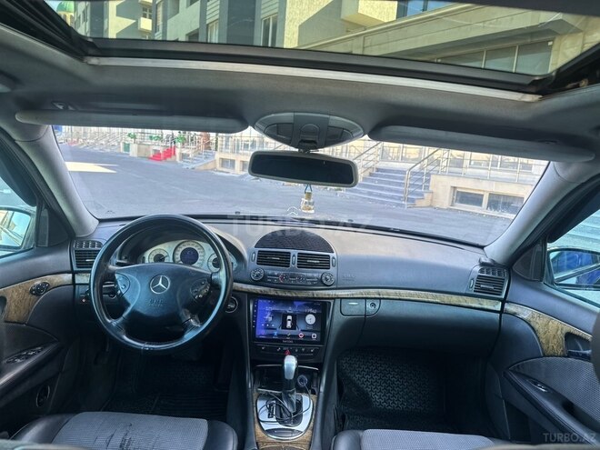 Mercedes E 270-10