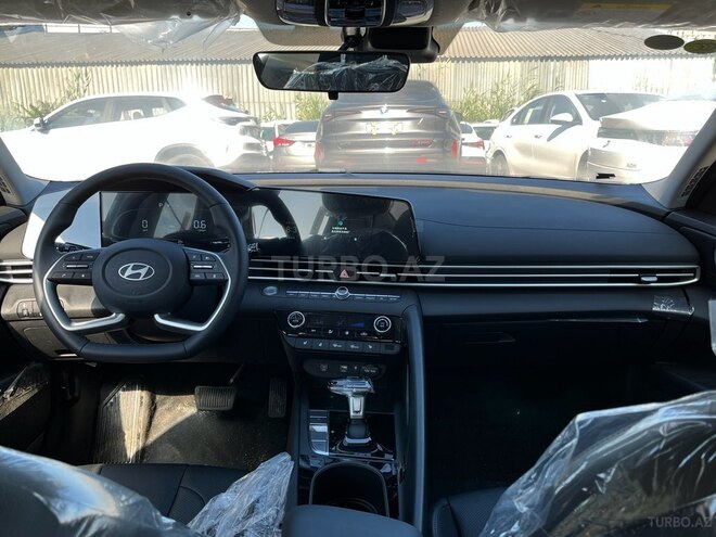 Hyundai Elantra-3