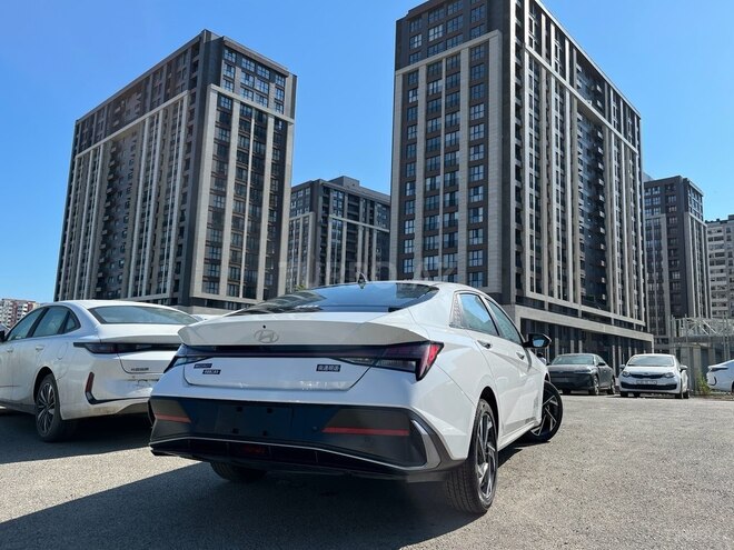 Hyundai Elantra-2