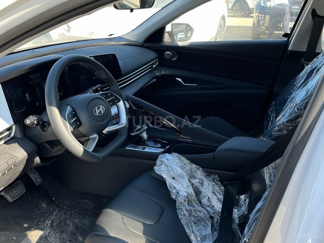Hyundai Elantra-17