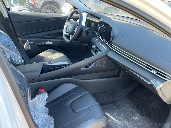 Hyundai Elantra-19