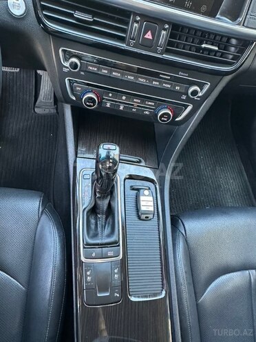 Kia K5-8