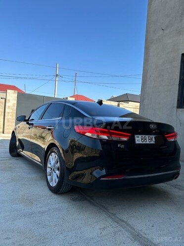 Kia K5-4
