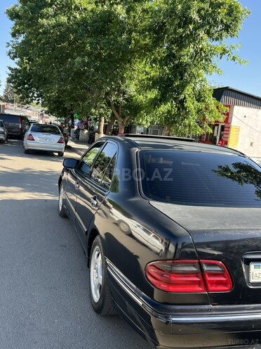 Mercedes E 220-4