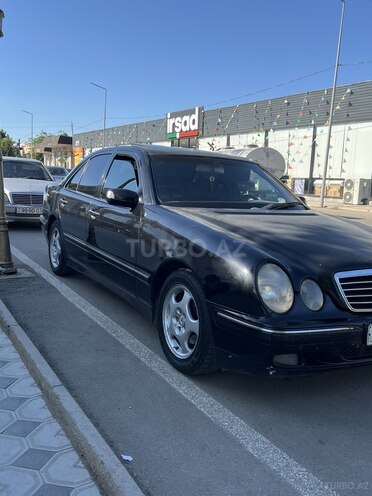 Mercedes E 220-2