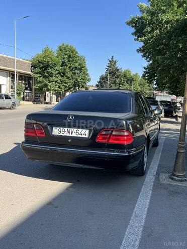 Mercedes E 220-3