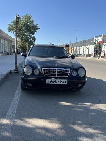 Mercedes E 220-1