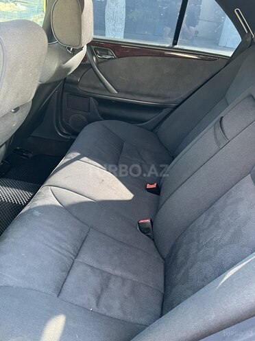 Mercedes E 220-9