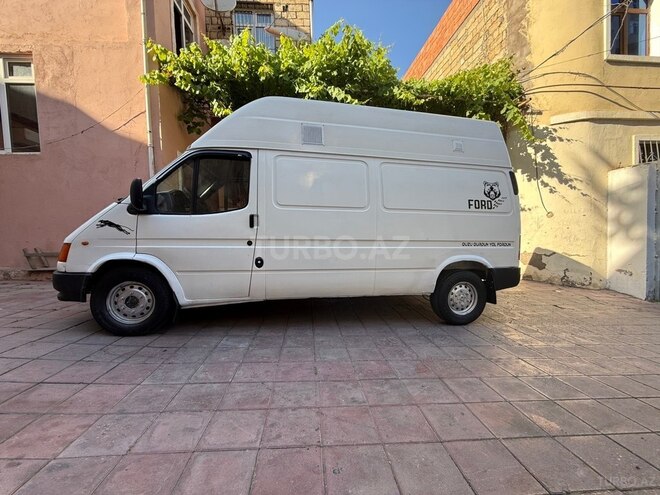 Ford Transit-8