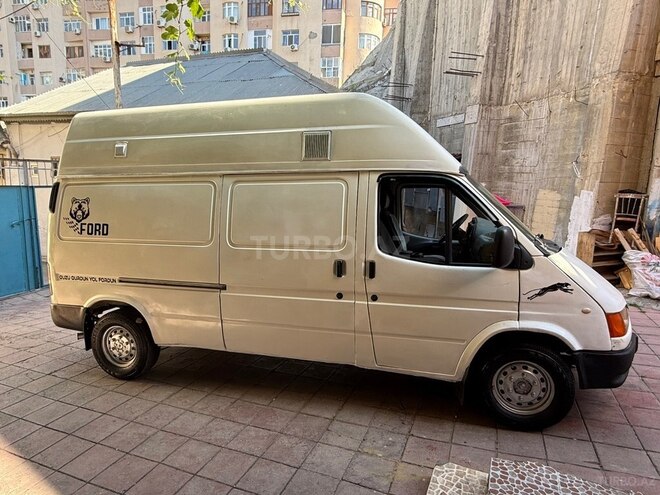 Ford Transit-5