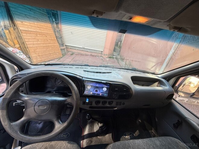 Ford Transit-4