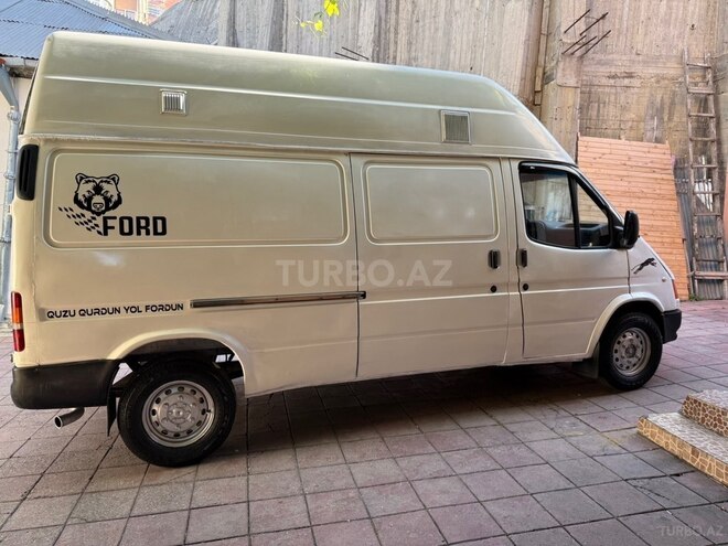 Ford Transit-16
