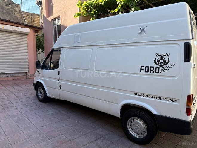 Ford Transit-10