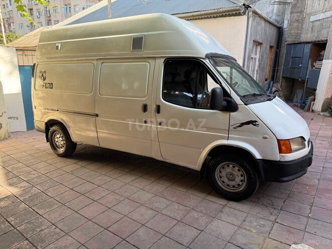 Ford Transit-13