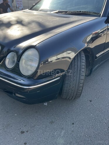 Mercedes E 220-10